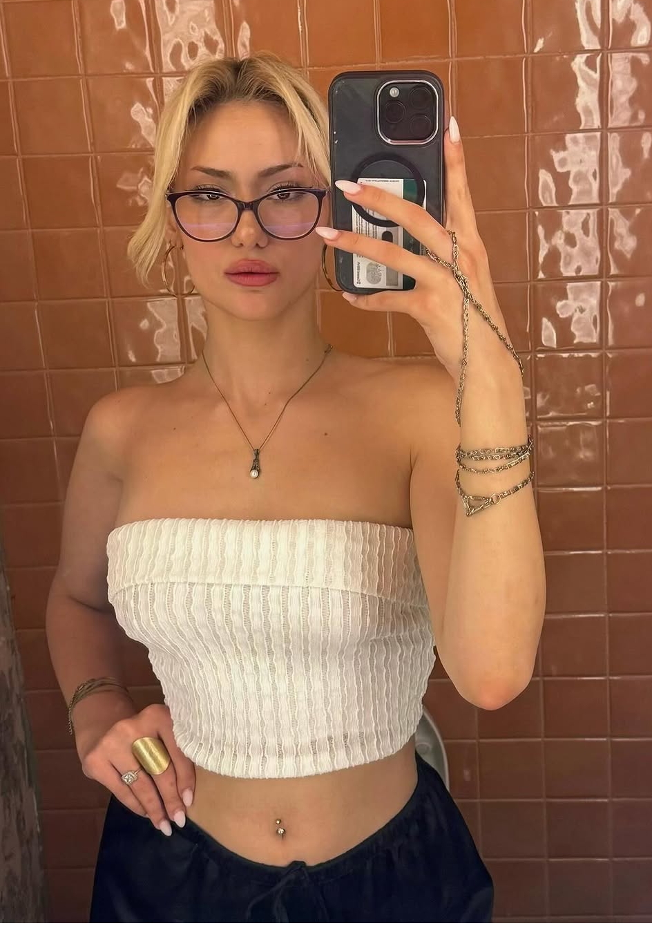 Söğüt Duruşu Güçlü Kadın Escort Şule